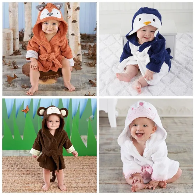 Children's bathrobe with hood and animal motifs
