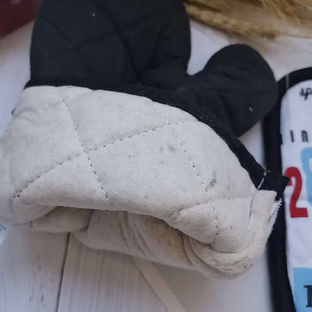 Praktyczna rękawiczka kuchenna + ręcznik z motywem Myszki Miki