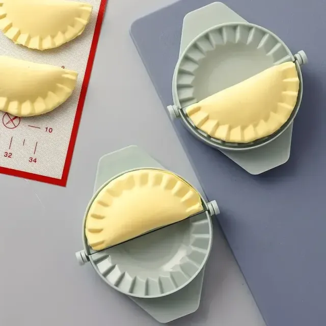 Manual machine for making dumplings and ravioli - kitchen tool for easy and fast creation of perfect dumplings and ravioli