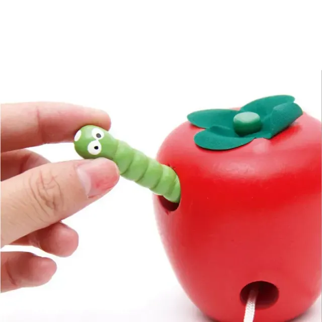 Jucărie din lemn distractivă în formă de fruct cu vierme pe sfoară pentru antrenarea simțurilor