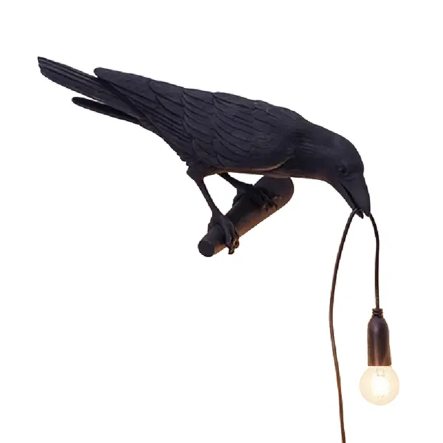 Crow-shaped lamp