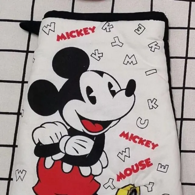 Kitchen mitt with cute Mickey and Minnie Mouse motifs