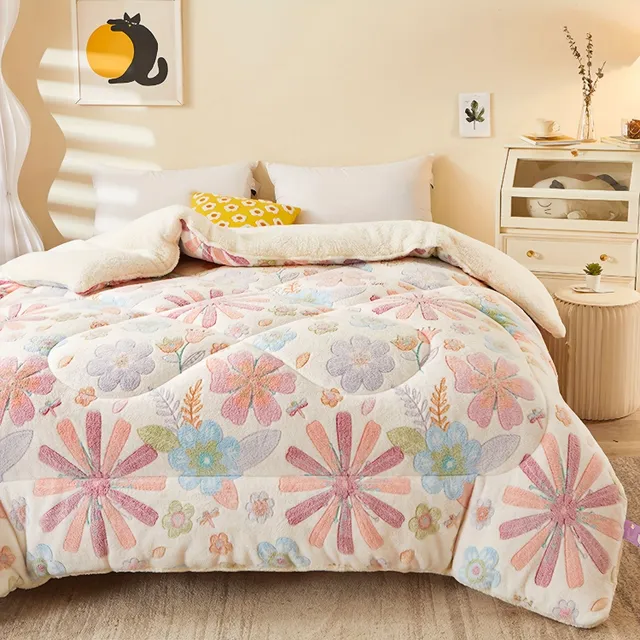 Beautiful and warm patchwork winter bed made of floral fleece with feather filling, ideal for bedroom and guest room