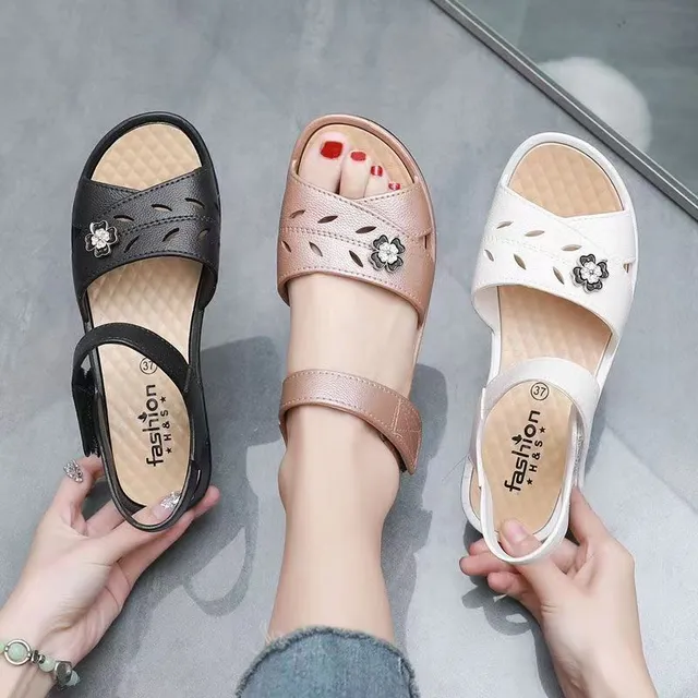 Comfortable summer sandals with belt around ankle for women