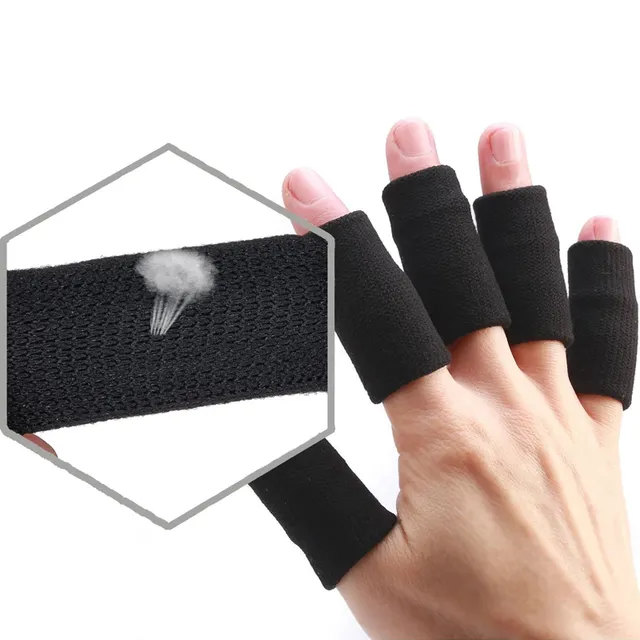 Retractable sports bandage for fingers