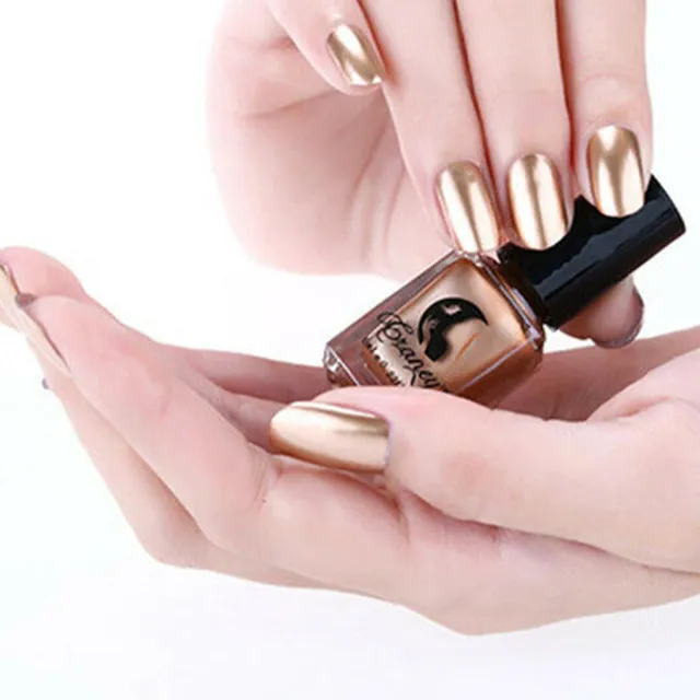 Krásné laky na nehty se zrcadlovým efektem - více barev bronzova