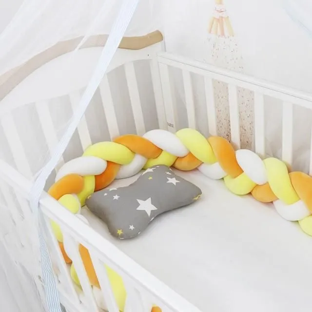 Mantinel for baby cot