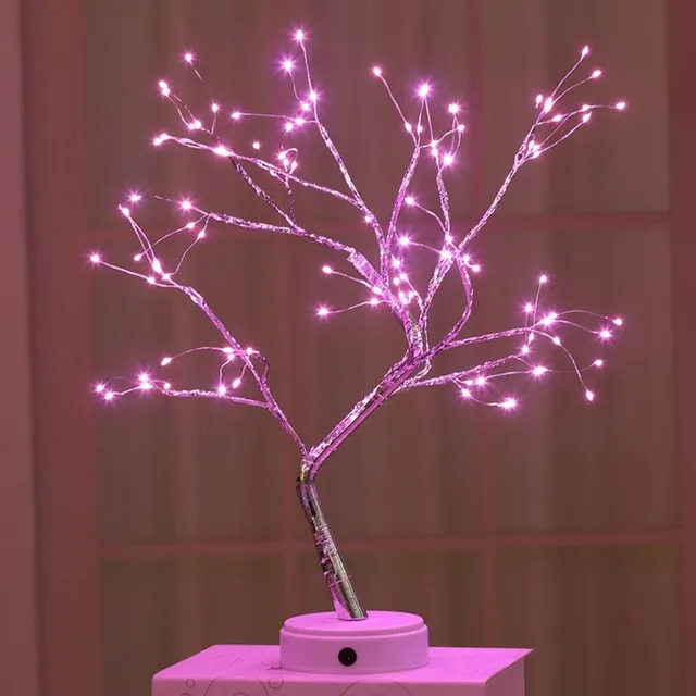 LED oświetla drzewo we wnętrzu w różnych kolorach