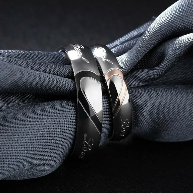 Wedding rings with engraving