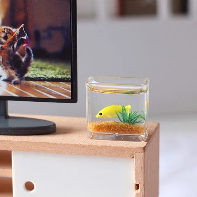 Trendy miniature aquarium into the dollhouse