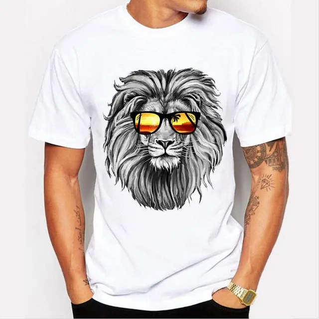 Men's stylish T-shirt with a lion print