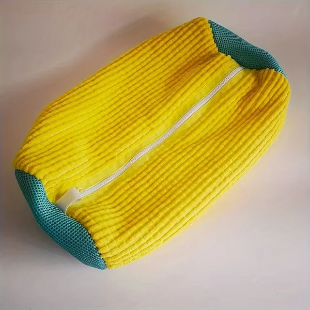 Protective boot bag with zipper closure for easy cleaning in the washing machine