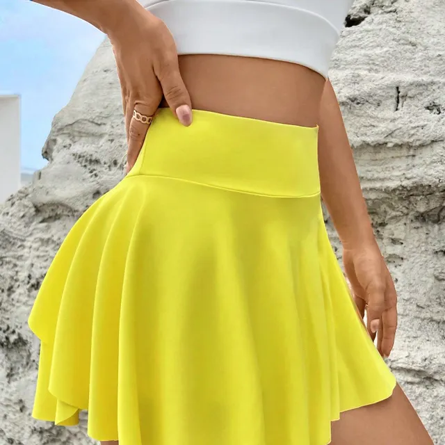 Tennis skirt with wide waistband and ruffle hem for active movement