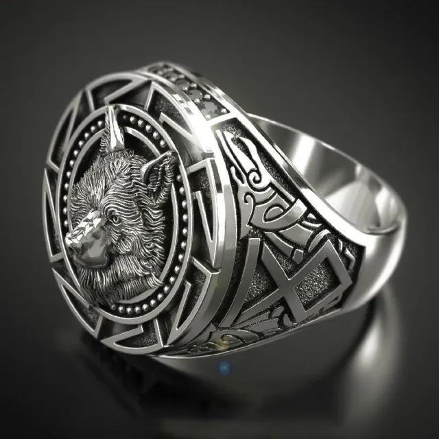 Men's chunky ring with wolf head