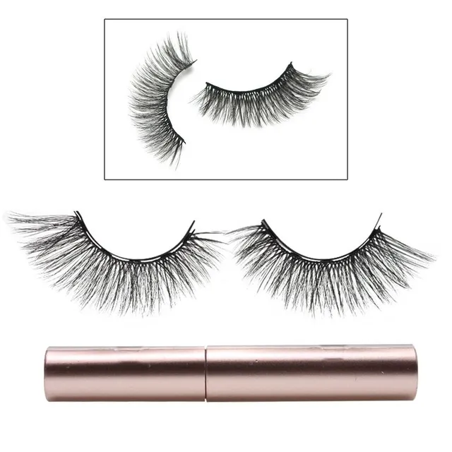 Set of a pair of magnetic false eyelashes and liquid eyeliner