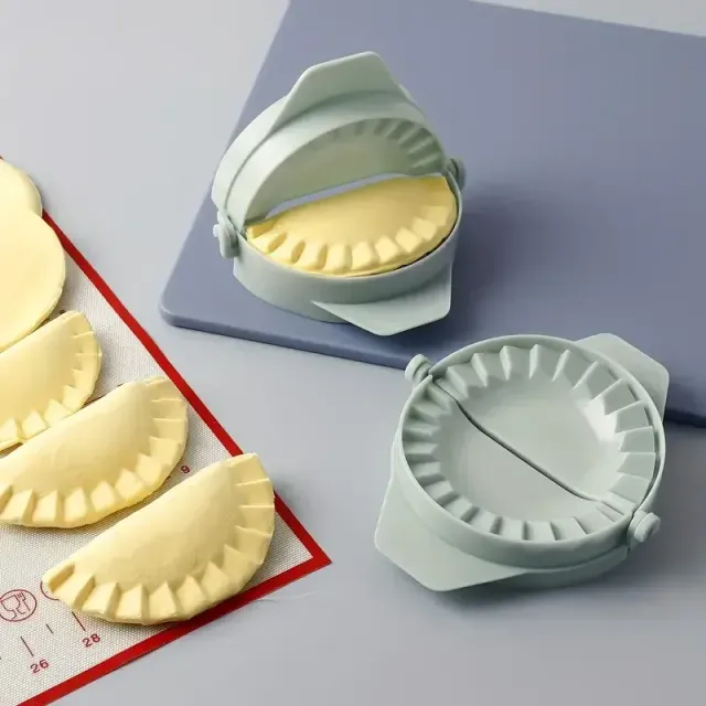 Manual machine for making dumplings and ravioli - kitchen tool for easy and fast creation of perfect dumplings and ravioli