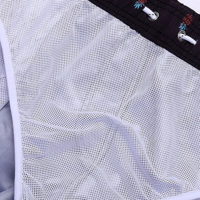 Men's quick-drying swim shorts with mesh lining and print