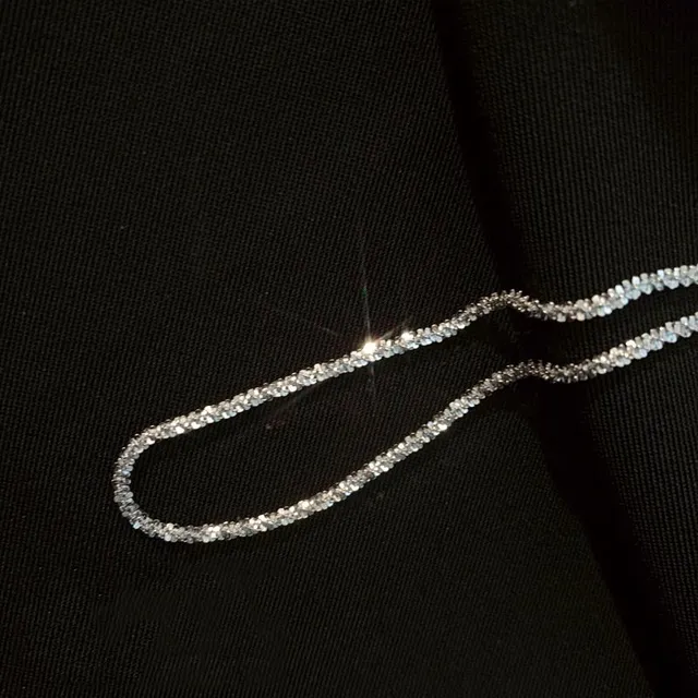 Elegancka bransoletka na kostkę w kolorze srebrnym