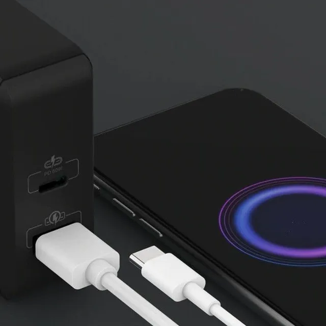 Rýchly nabíjací adaptér USB / USB-C