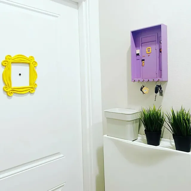 1 pc wooden purple key hanger in the design of the entrance door