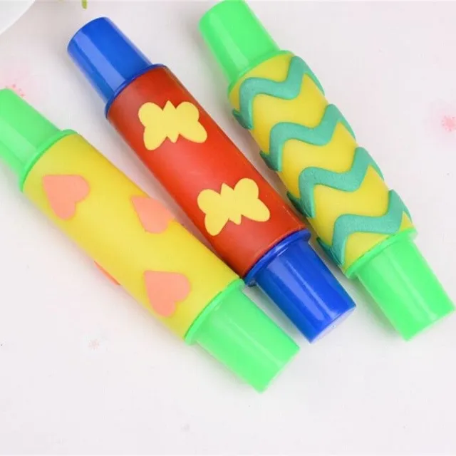 Child modelling roller with pattern