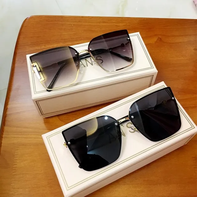 Luxury ladies sunglasses