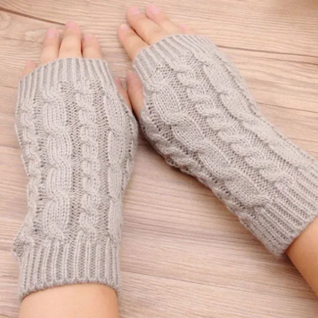 Knitted arm warmers