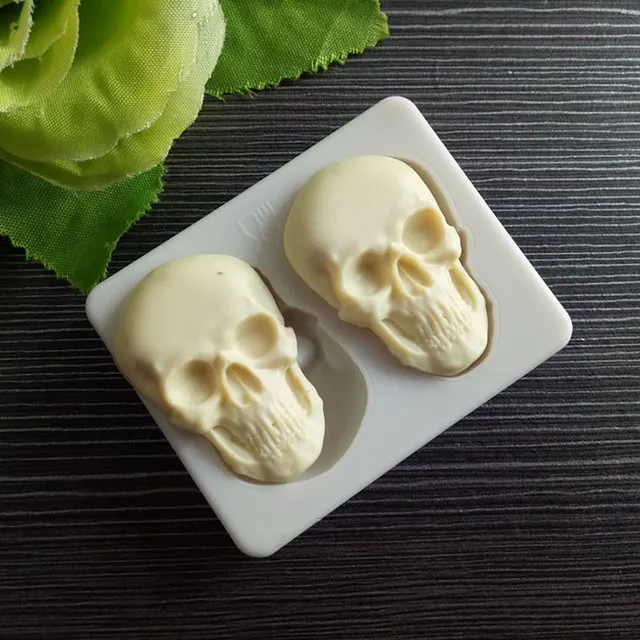 Silicone mould with skull