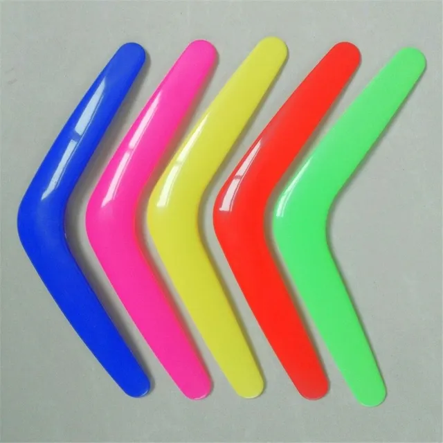 Plastic boomerang