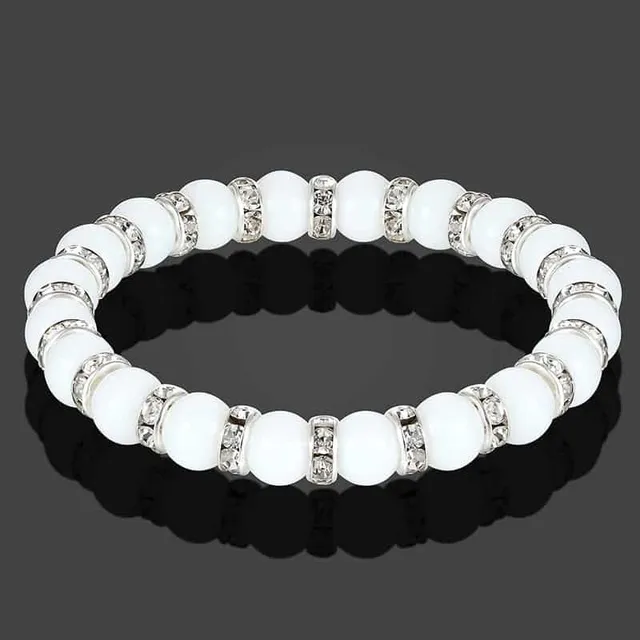 Women's pearl bracelet made of beads