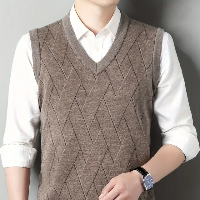 Knitted sleeveless vest with V-neck and cable pattern for men