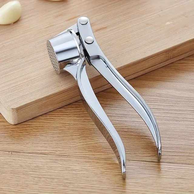 Hand-operated garlic and ginger press of metal