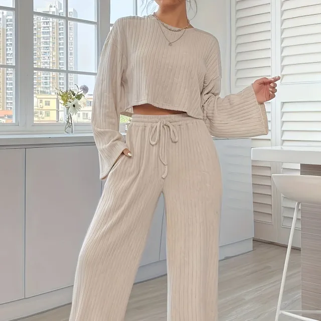 Casual two-piece set: Belt with knitwear and wide trousers with high waistline