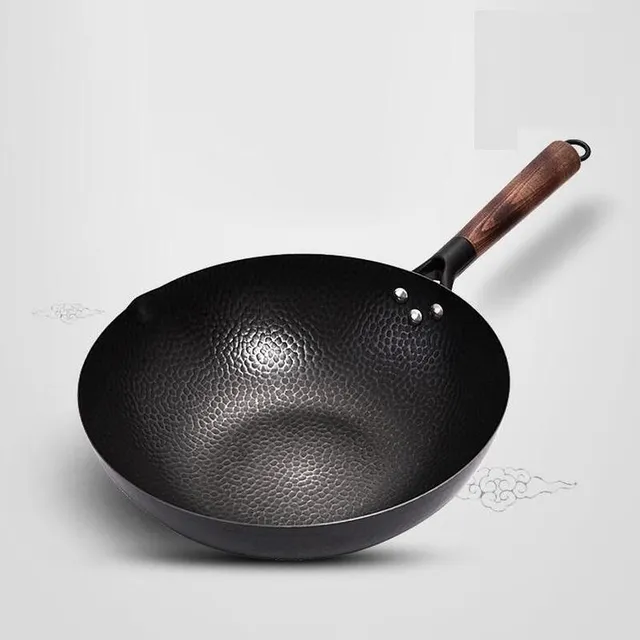 Iron pan with wooden lid