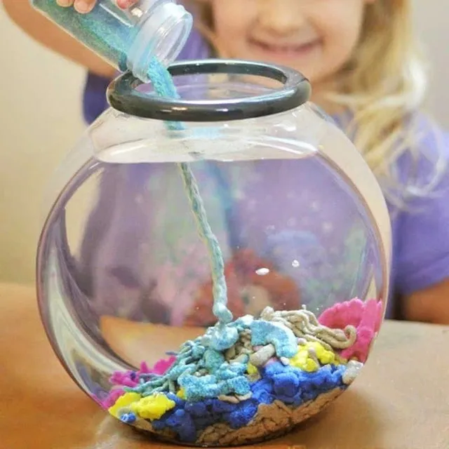 Magic sand resistant to water for endless fun - several color variants