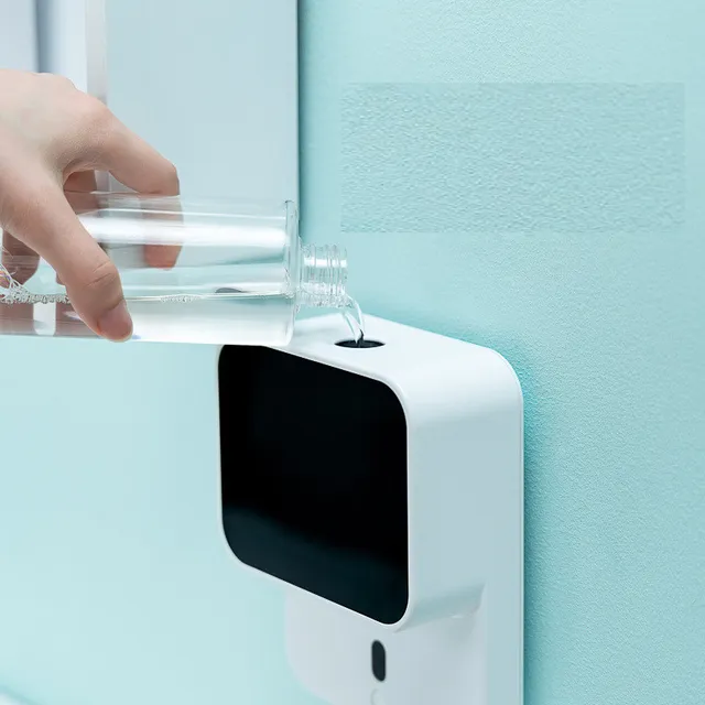 Automatický indukčné dávkovač penového mydla