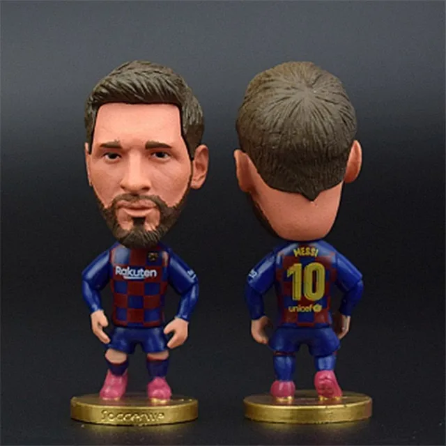 Figurines of various football stars 13
