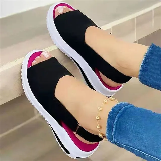 Sandale moderne pentru femei într-un design original