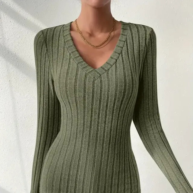 Women's T-shirt with V-neck and long sleeve made of ribbed knitwear - casual and comfortable top