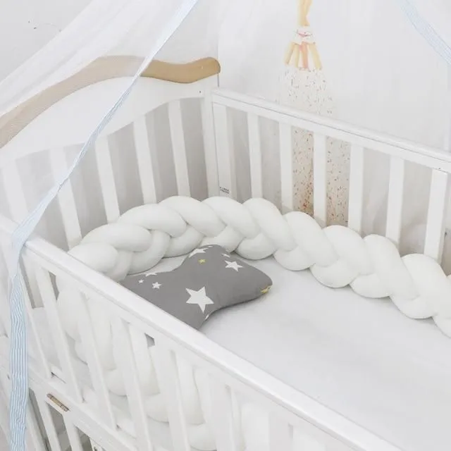 Mantinel for baby cot