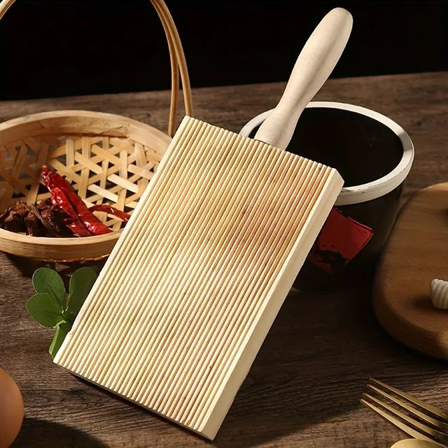 Wooden plate for the production of gnocchi pasta, gargonelli and spaghetti