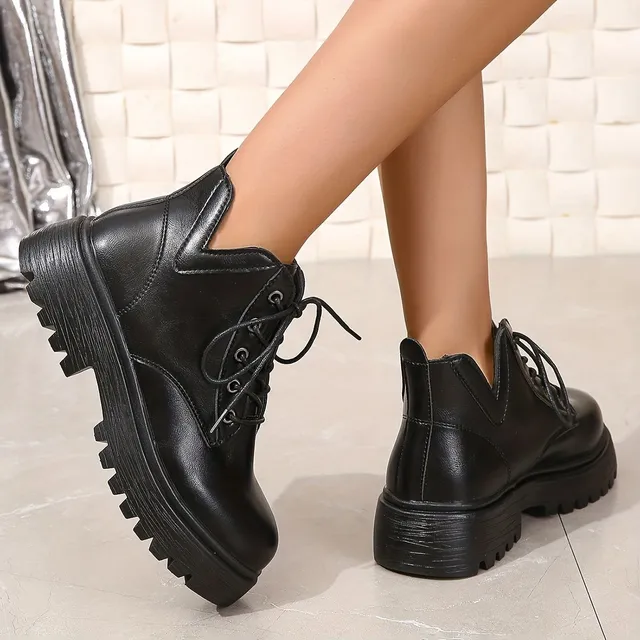 Women's high lace-up boots with round toe and high sole