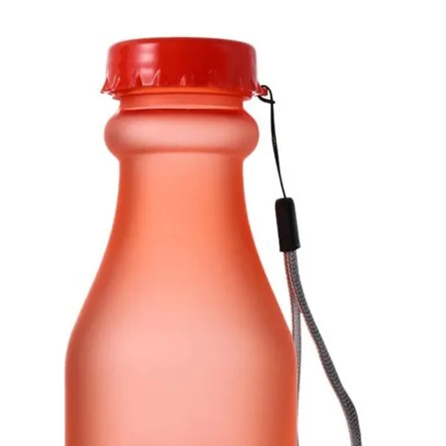 Praktická láhev na vodu s poutkem - 8 barev cervena