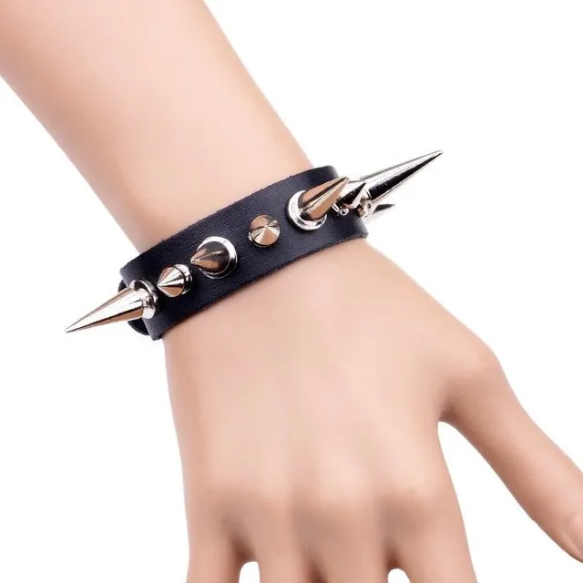 Leather bracelet with barbs