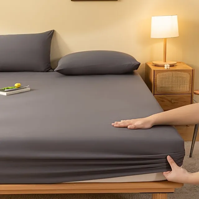 Comfortable mattress protector for bed