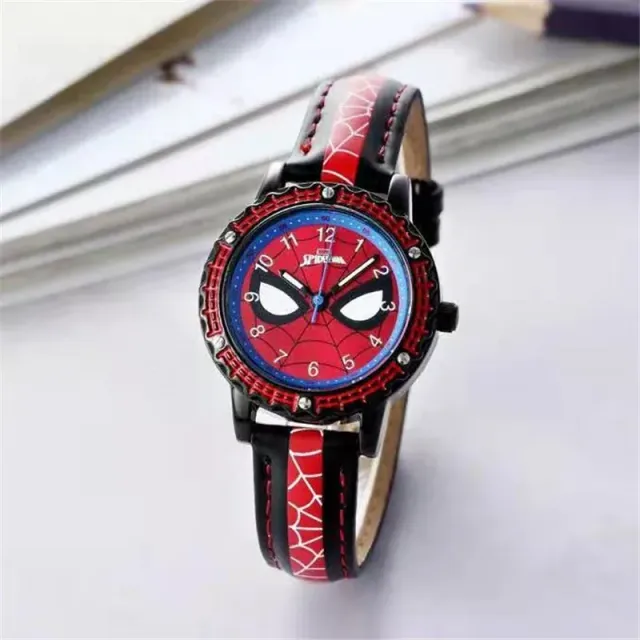 Detské analógové hodinky s koženým remienkom a zdobenou tvárou Spidermana