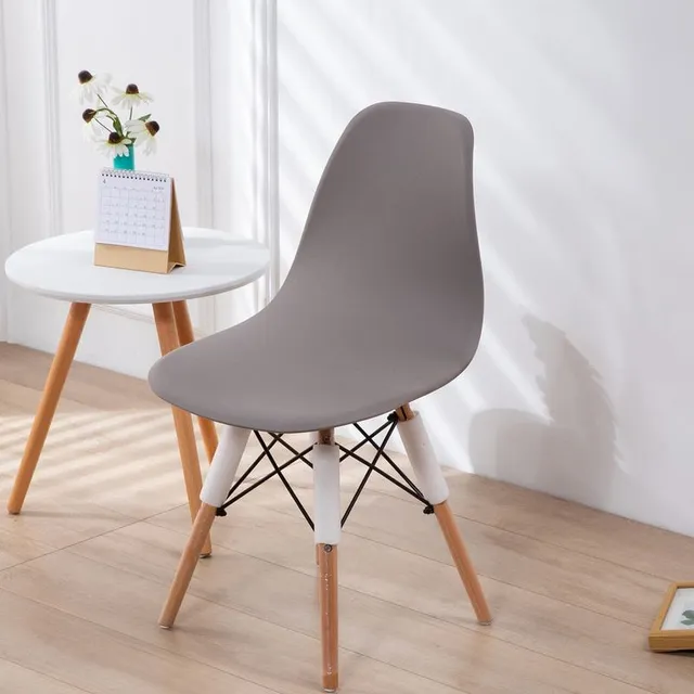Moderní barevné potahy na židle