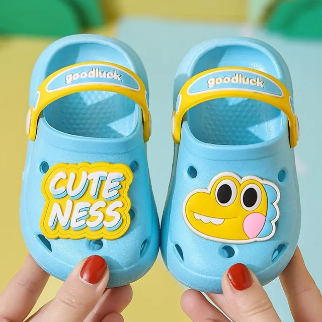 Children's perforated foam slippers with cute accessory