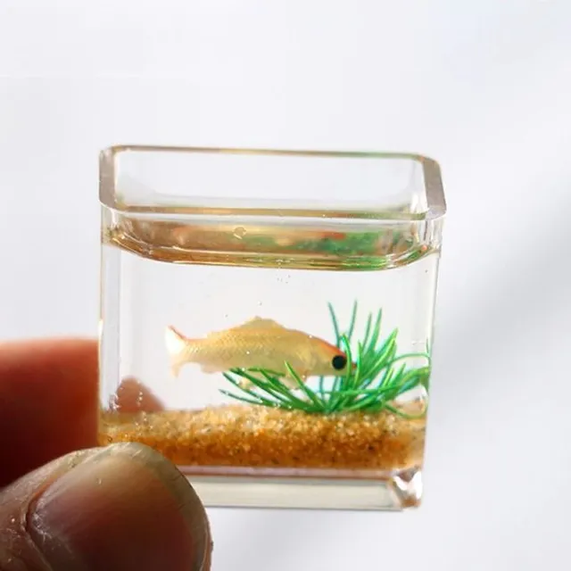 Trendy miniature aquarium into the dollhouse