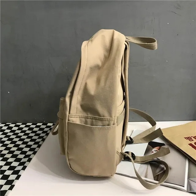 Jednofarebný priestranný študentský batoh - 4 farby